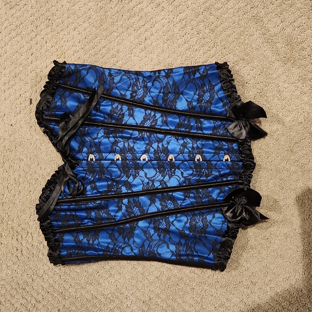 NEW Corset - NEW Hook front closures.  NEW sz M